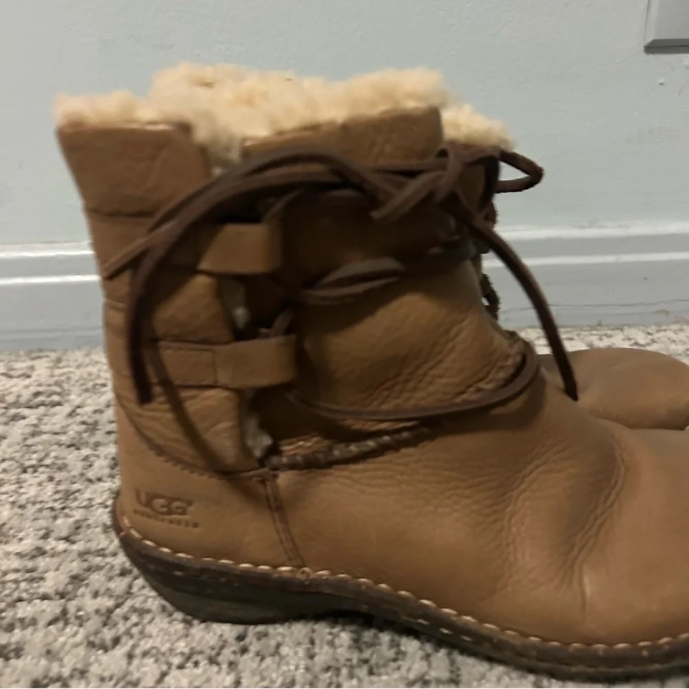 Ugg Brown & White Fleece Lined Caspia Lace Ankle Winter Boots Size 5